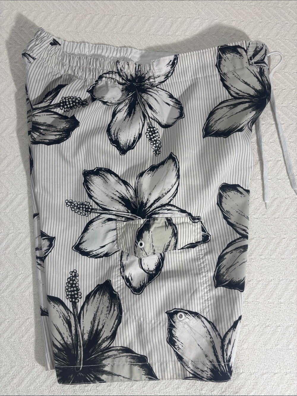 U.S. Apparel Men's Swim Trunks  XL Black & White Hibiscus Floral Board Shorts